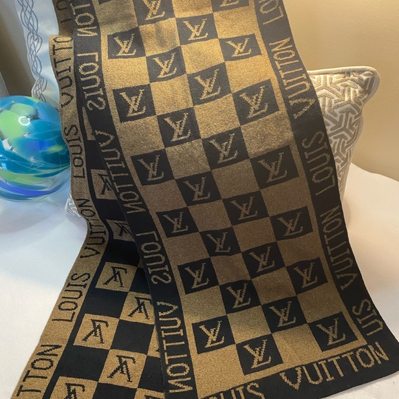 LOUIS VUITTON Wool Scarf Authentic - Picture 2 of 2